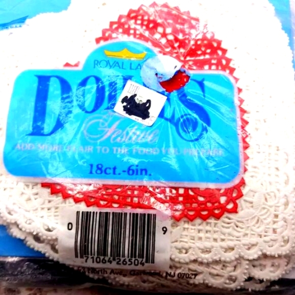 Red + White Lace 6 inch Heart Paper Doilies Royal Lace -30 Count Made In USA - Picture 2 of 9